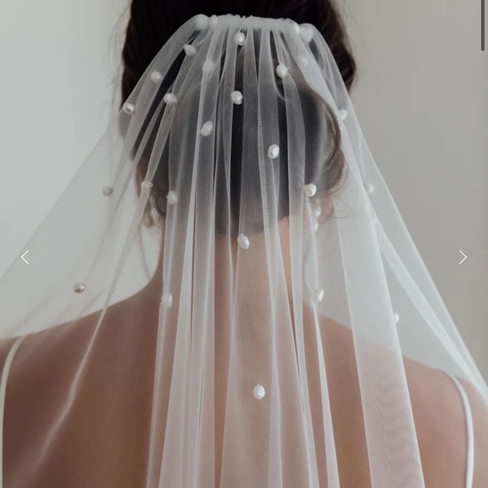 Grace Loves Lace Ivory Pearl Veil Comb - Picture 2 of 5
